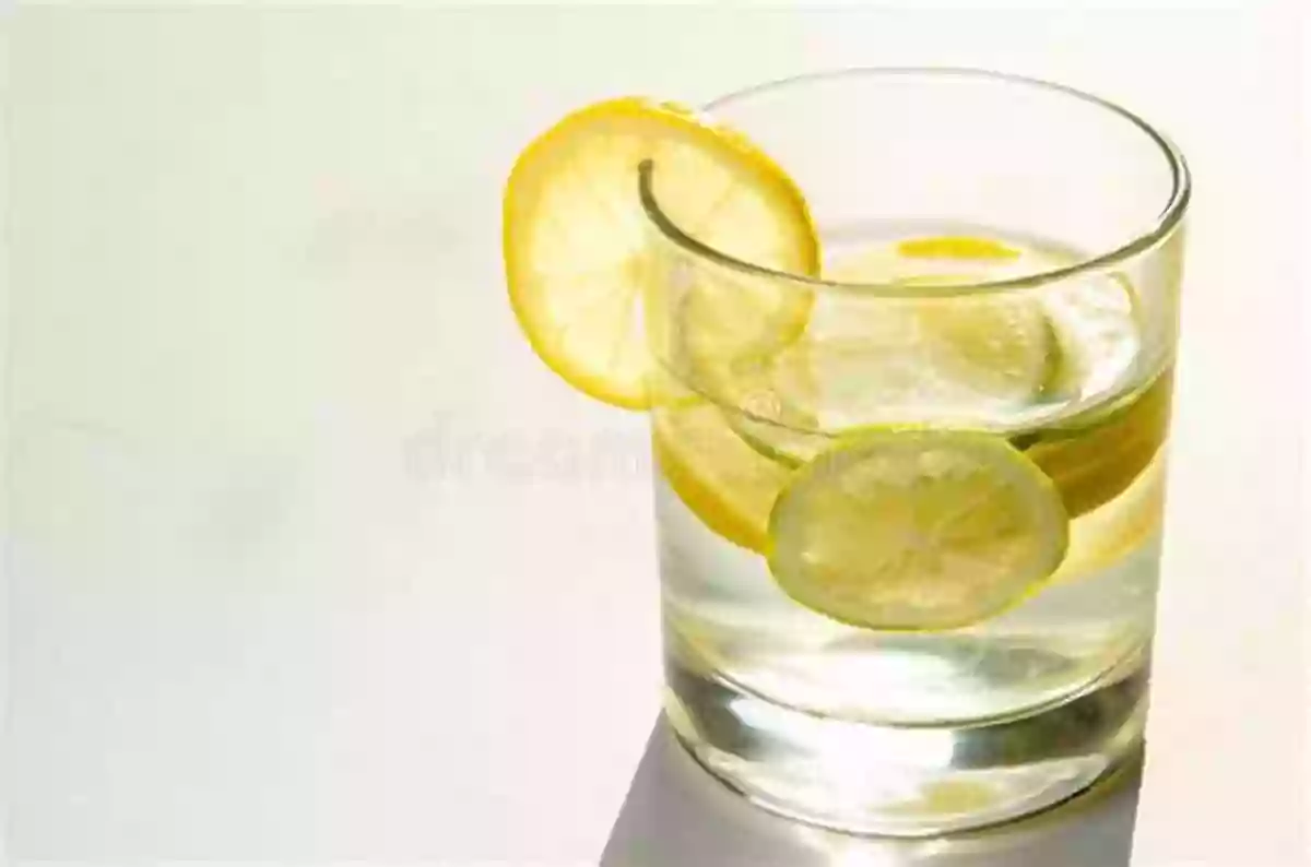 A Glass Of Water With Lemon Slices 11 Rituals To Lose Weight Without Efforts