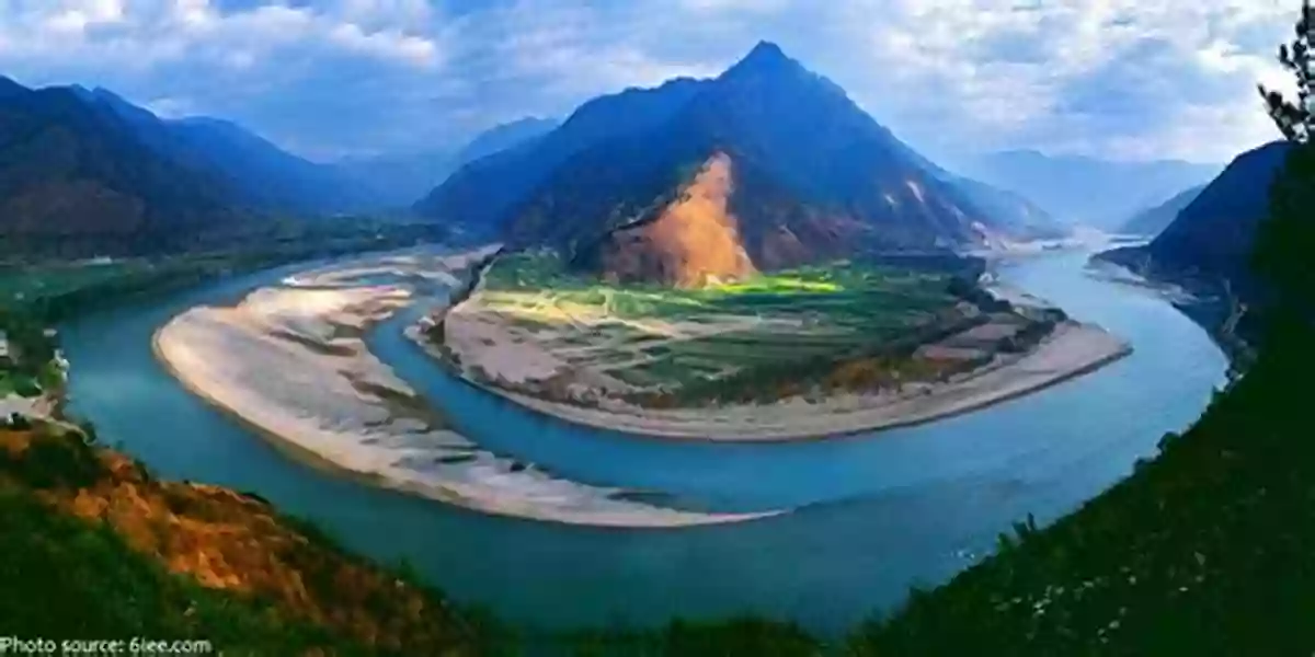 Aerial View Of The Yangtze River Flowing Through The Vast Landscapes Of China Evolution And Water Resources Utilization Of The Yangtze River