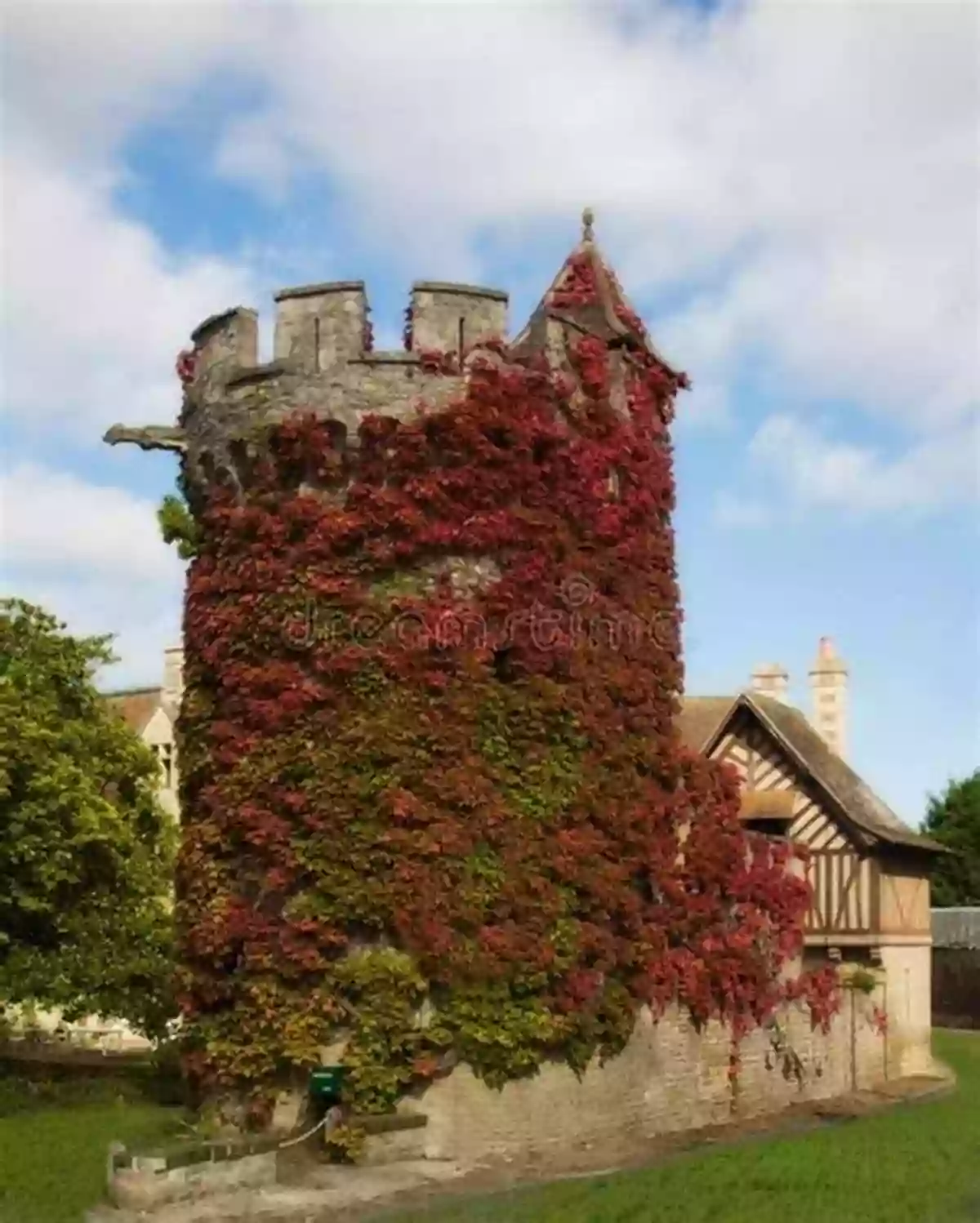 An Eerie Haunted Mansion With Ivy Covered Walls, Towering Turrets, And A Full Moon Casting A Haunting Glow R Things (A Children S Picture Book) (A To Z Things 18)