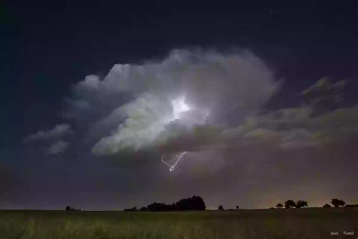 Challenges And Rewards Of Storm Chasing Storm Chasing: Stories From The Road