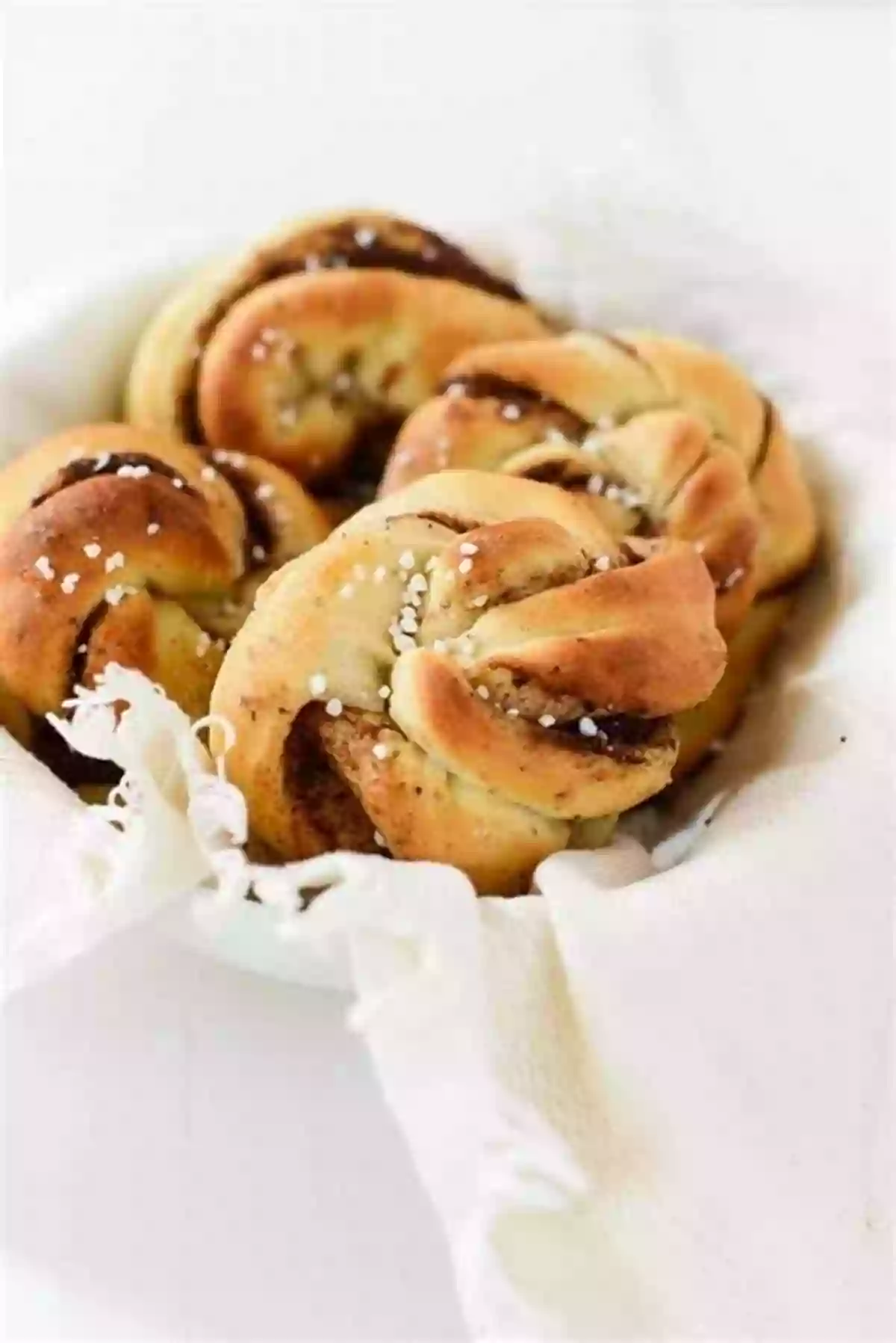 Cinnamon Rolls Scandinavian Classic Baking (Classic Recipes Series)