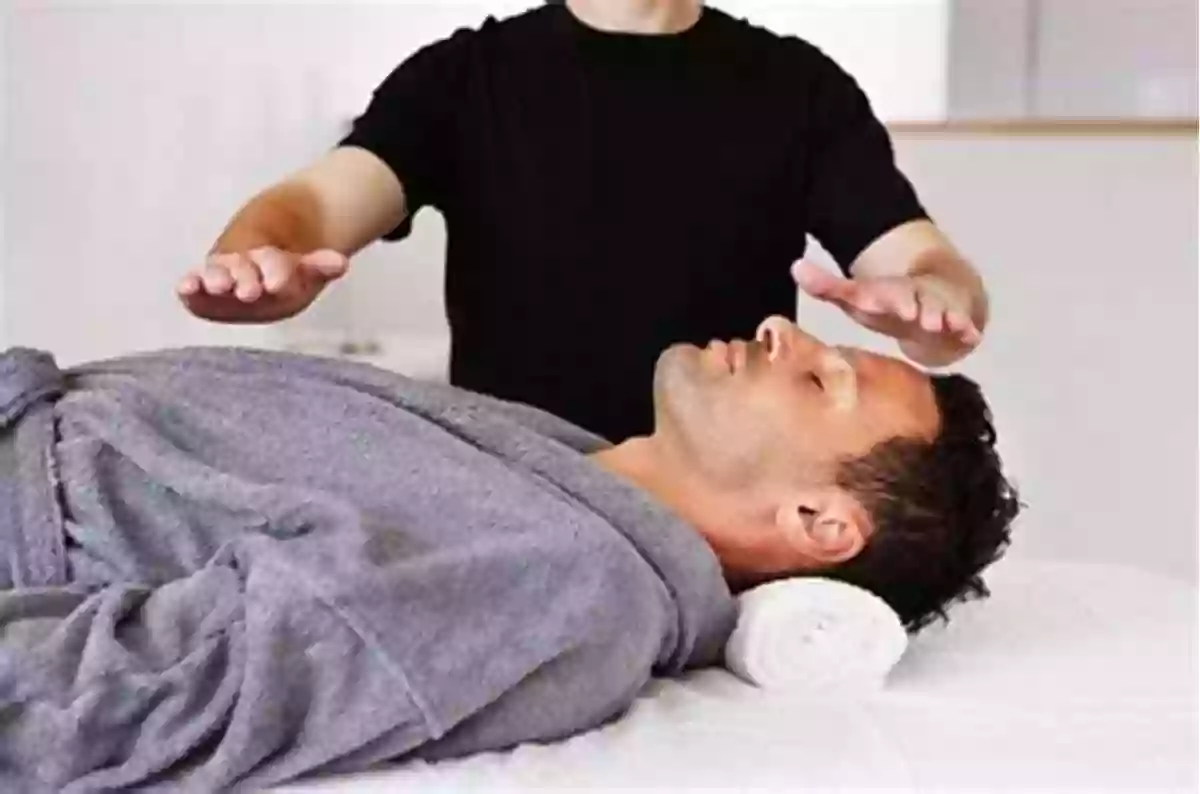 Image Depicting A Person Receiving Reiki Energy Healing Reiki Healing Dry Fasting For Beginners: Developing Your Intuitive And Empathic Abilities For Energy Healing Reiki Techniques For Health With Autophagy And Well Being