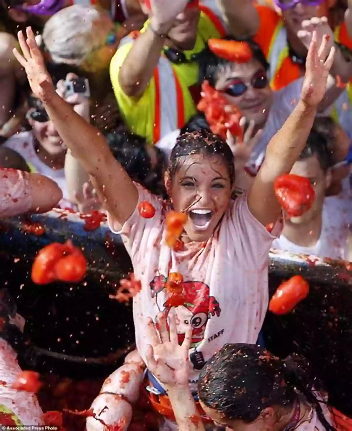 Participants Throwing Tomatoes At La Tomatina Festival In Spain New Year Traditions Around The World (World Traditions)