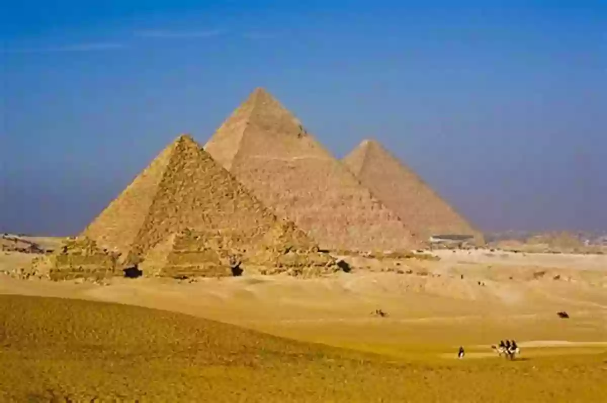 Pyramids Of Giza In Ancient Egypt 24 Hours In Ancient China: A Day In The Life Of The People Who Lived There (24 Hours In Ancient History 4)