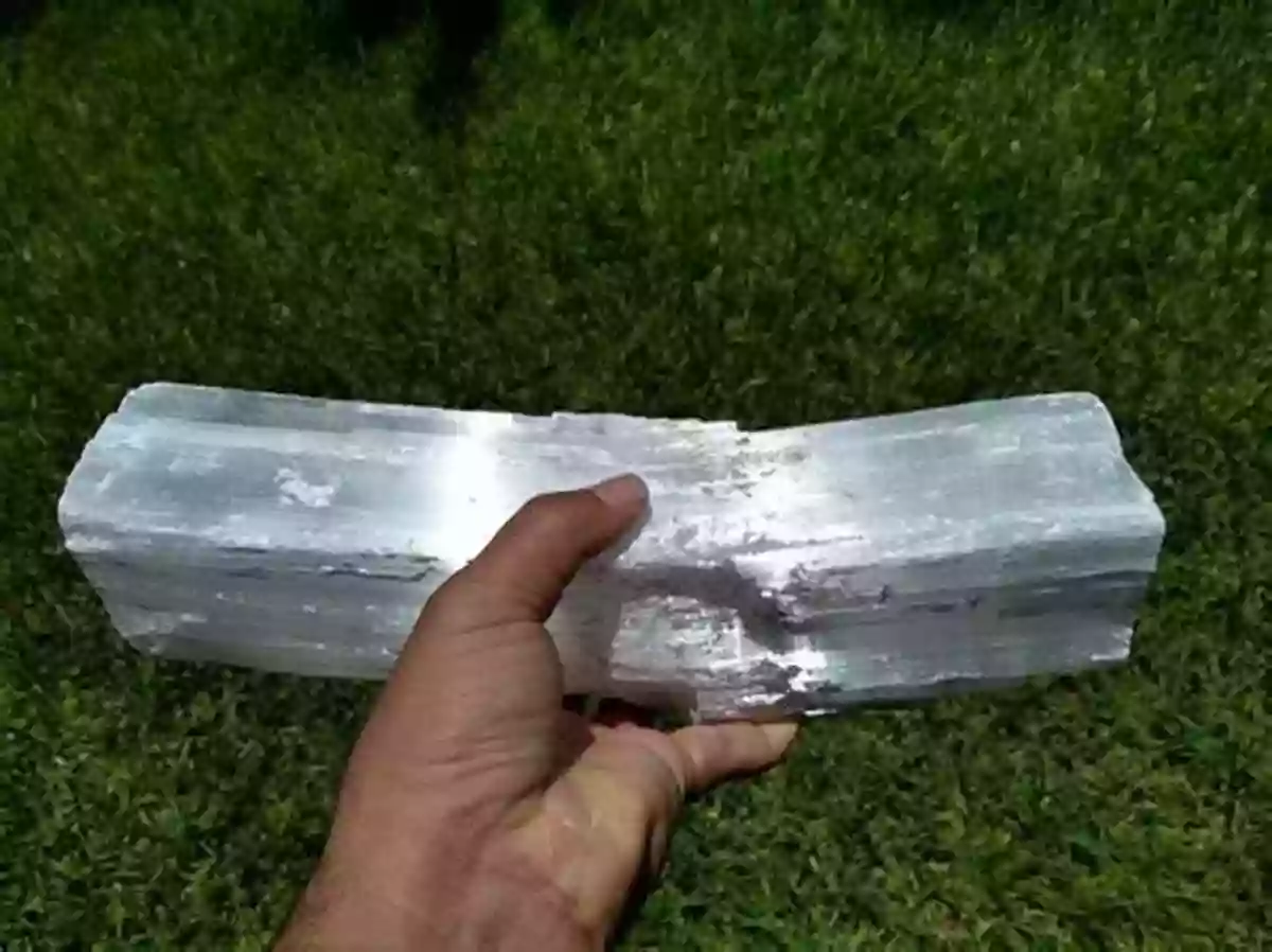 Selenite The Energy Cleanser Crystals For Positive Manifestation: A Practical Sourcebook Of 100 Crystals