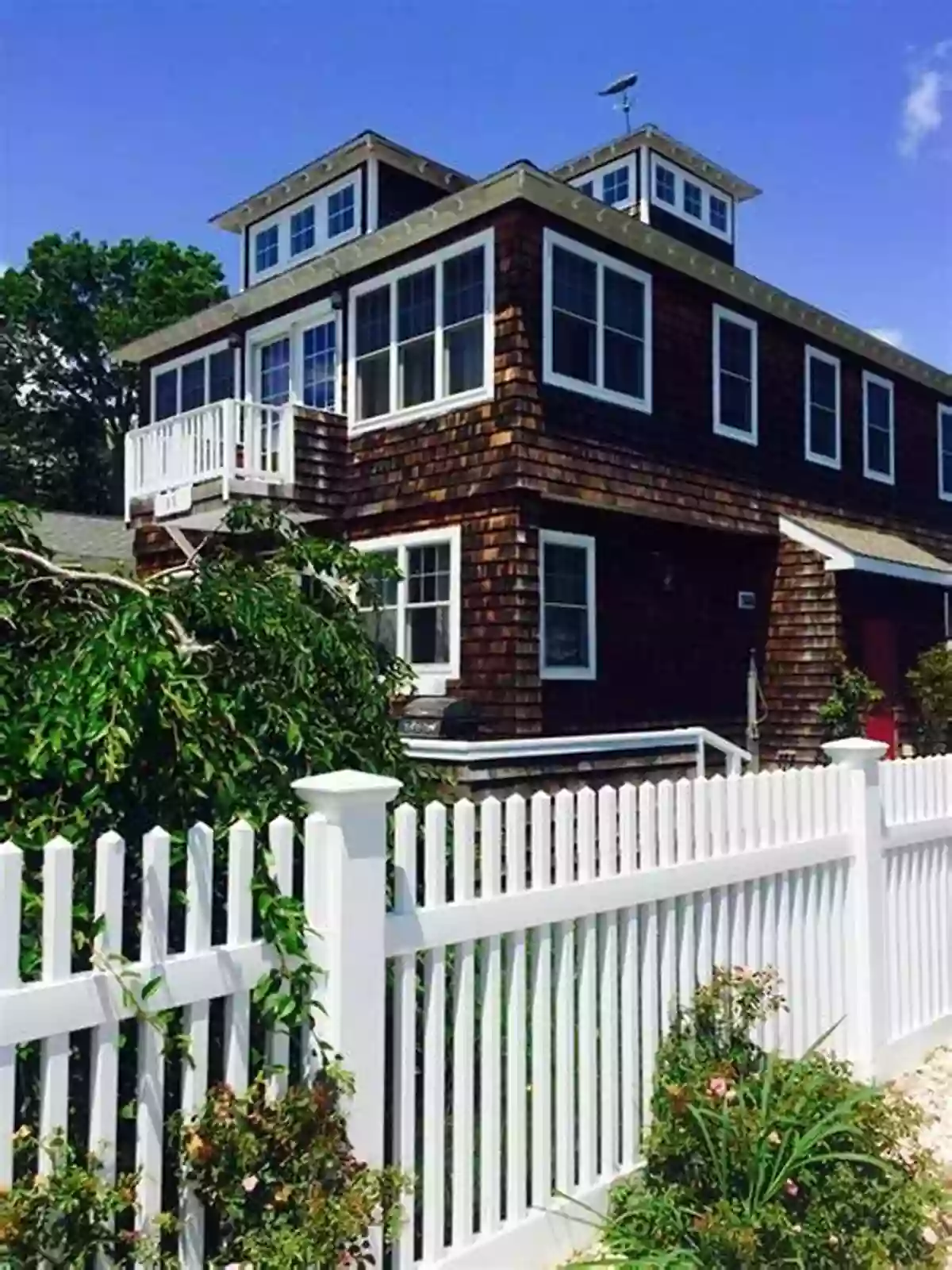 The Nantucket Inn A Charming Seaside Retreat The Nantucket Inn (Nantucket Beach Plum Cove 1)