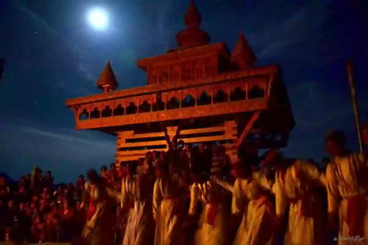 Wat Arun A Majestic Spectacle Under The Moonlit Sky The Temple Of Dawn: The Sea Of Fertility 3 (Vintage International)