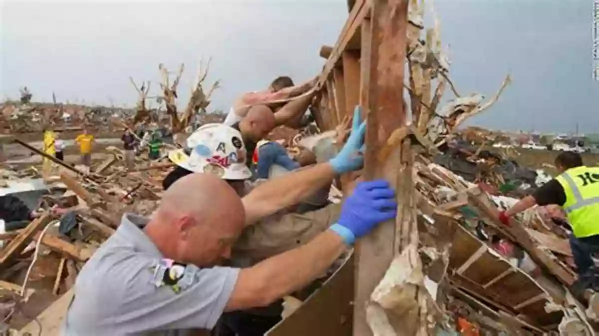 Community Members Helping Each Other After A Natural Disaster Understanding Tornadoes (21st Century Junior Library: Responding To Natural Disasters)