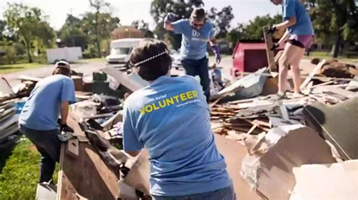 Volunteers Providing Assistance After A Natural Disaster Understanding Tornadoes (21st Century Junior Library: Responding To Natural Disasters)